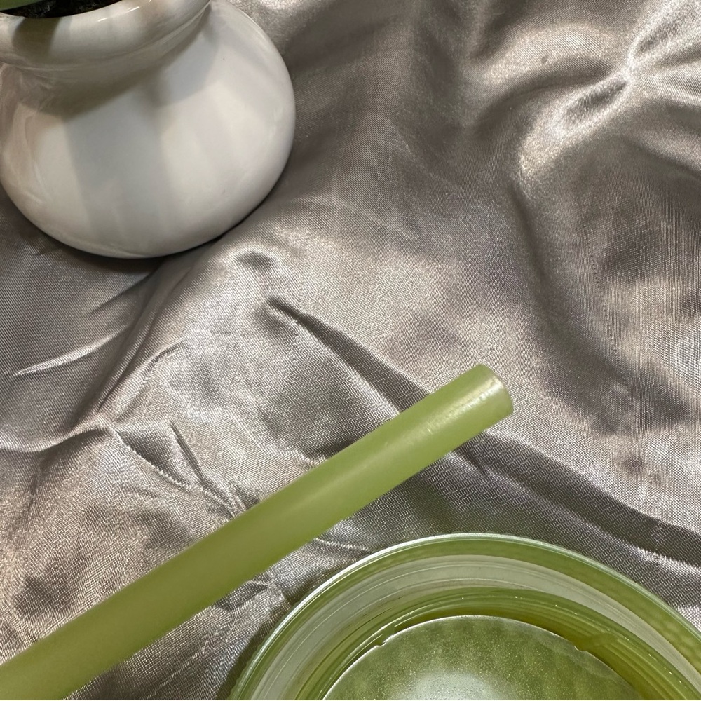 🌹Starbucks • Vibrant 25oz Glow in the Dark Lime Green Tumbler • - Picture 5 of 11